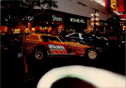 1980s mall display - display, dirt